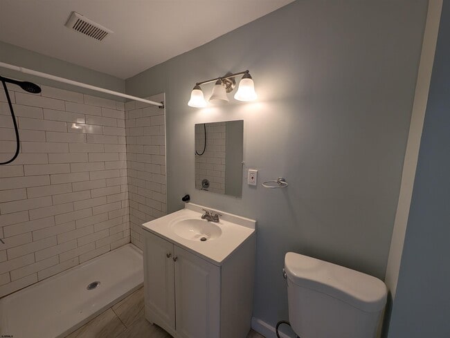 Building Photo - 16 N Iowa Ave