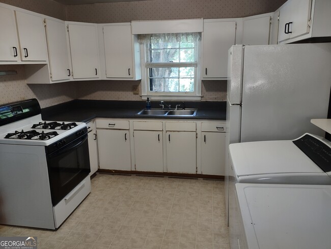 Building Photo - 1687 Beacon Hill Blvd NE