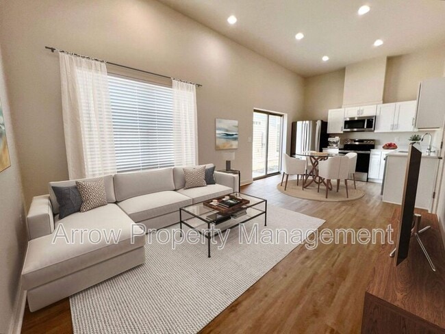 Building Photo - 1215 Claude Rd