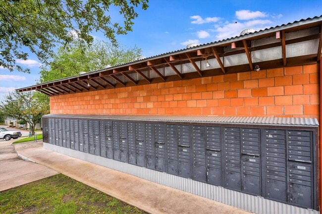 Building Photo - 2001 Tramson Dr