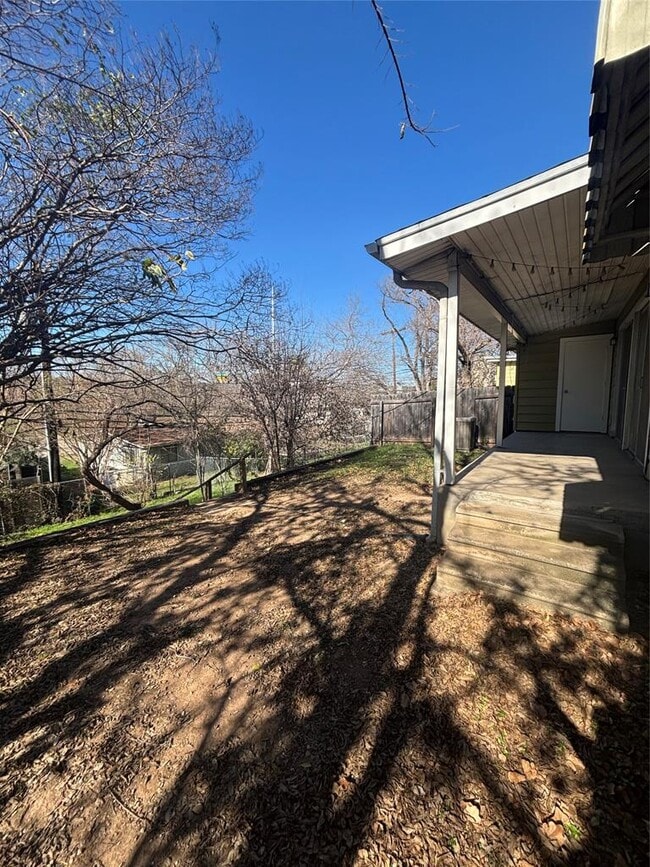 Building Photo - 2324 Hartford Rd