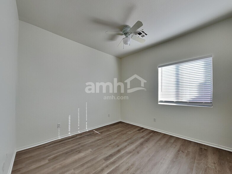 Building Photo - 2541 E La Costa Dr