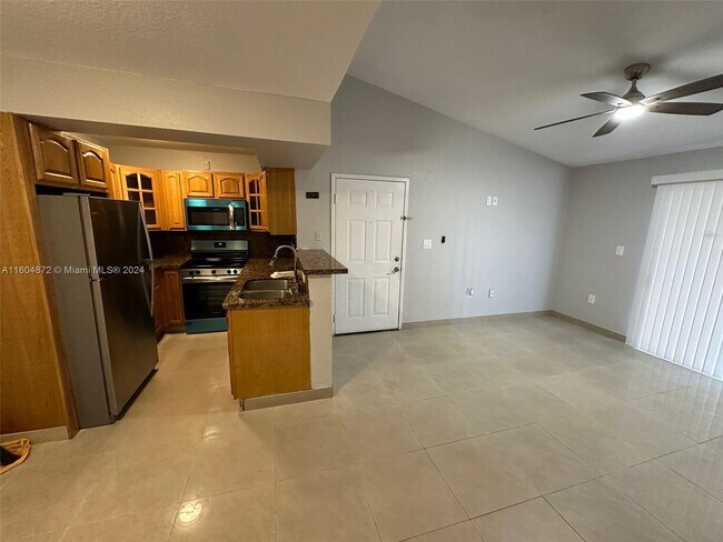 Building Photo - 10581 SW 155th Ct