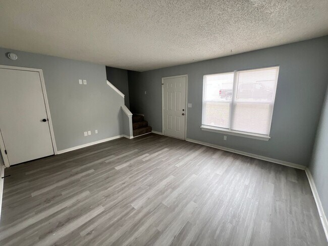 Building Photo - Parkville Living! Updated 2 Bed, 1 Bath with 1-Car Garage