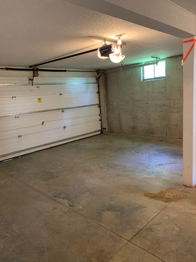 Building Photo - 1002 Quarry Ave SW