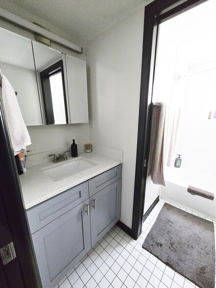 Hall bath sink - 209 Kimbell Ave