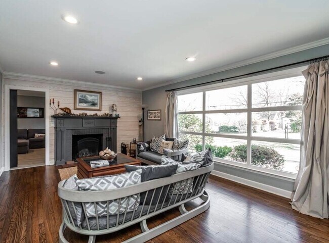 Building Photo - Low Maintenance 4BR/2BA Home near Downtown Greenville!