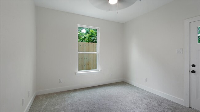 Building Photo - 1313 Knight St