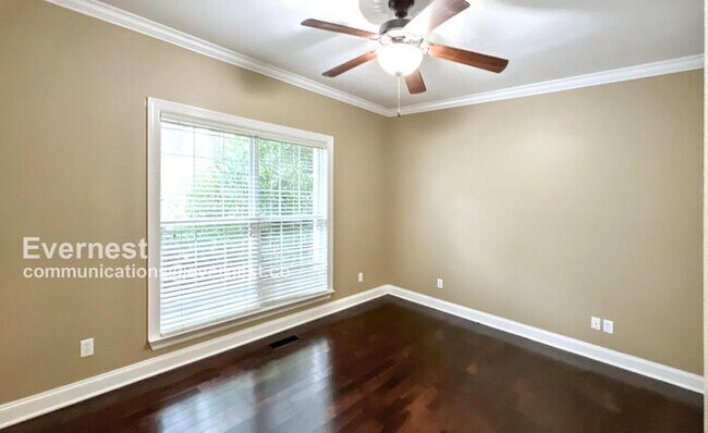 Building Photo - 607 Castle Dr