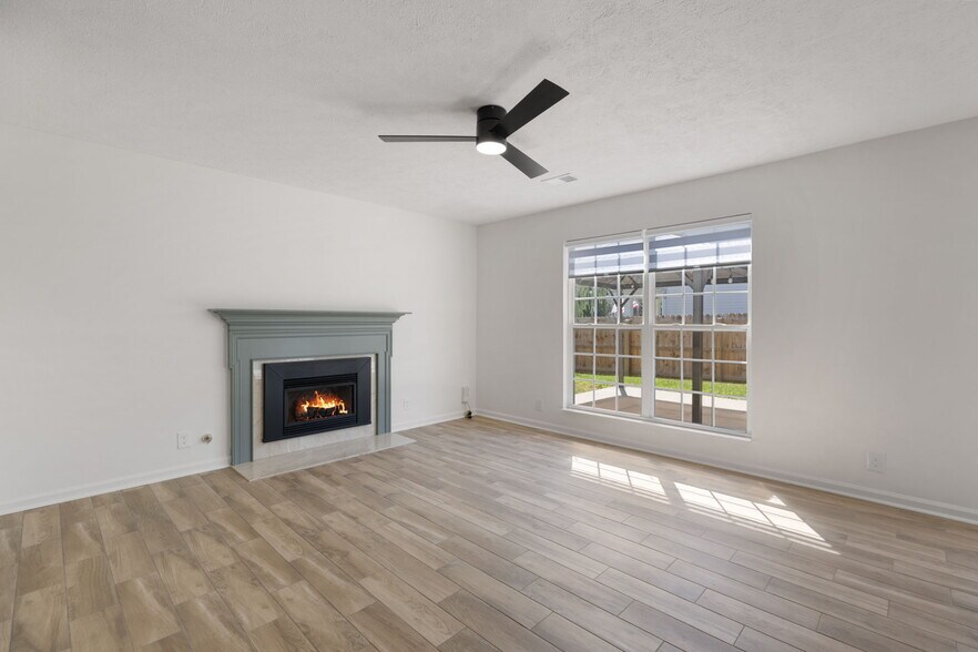 Building Photo - 2150 Blake Dr