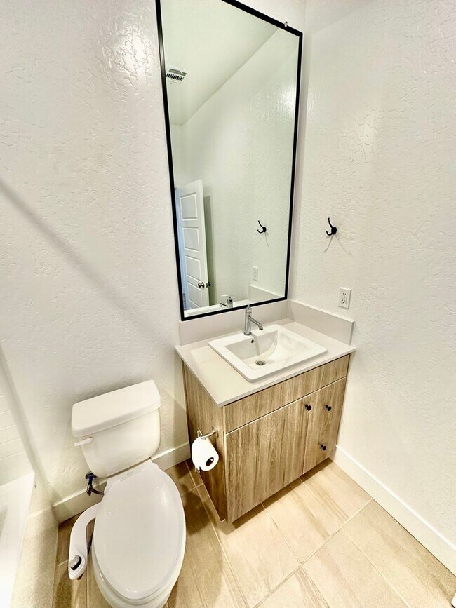 Building Photo - Newly Built Clovis 3/2