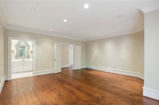 Building Photo - 1965 W Wesley Rd NW