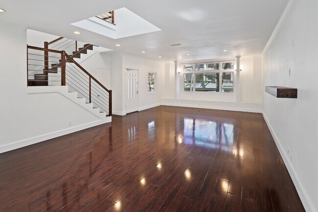 Building Photo - Modern 3 Bedroom Townhouse with Prime Location on Kettner Boulevard in San Diego
