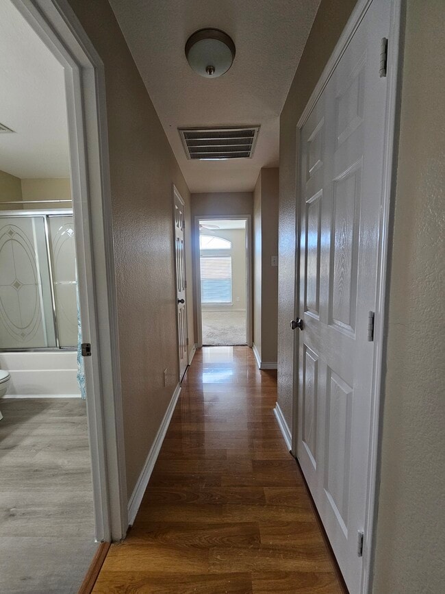 Building Photo - 3516 Valley Forge Dr