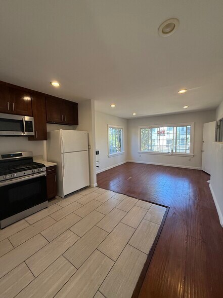 Building Photo - 4646 W 18th St