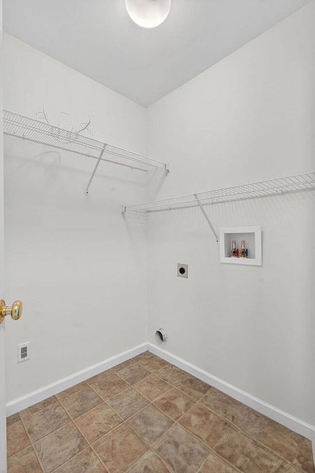 Building Photo - Charming 3-bedroom, 2-bath townhouse