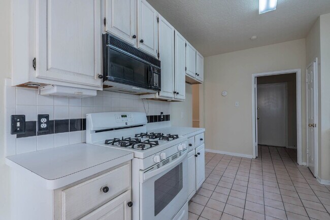 Building Photo - 17030 Macleish Dr