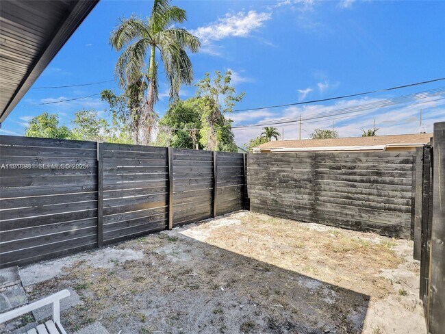 Building Photo - 708 N 20th Ave