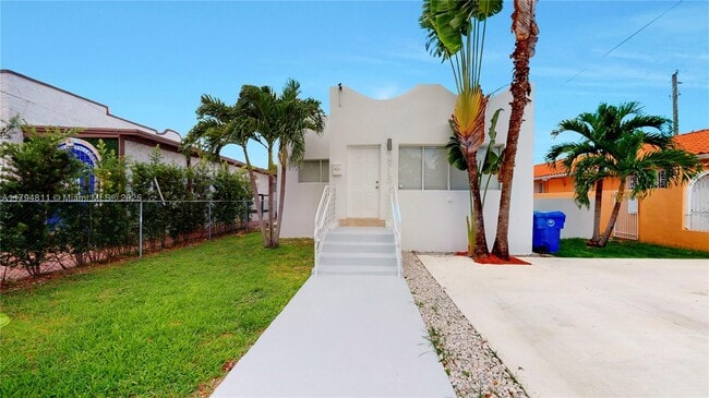Building Photo - 2915 SW 24th St
