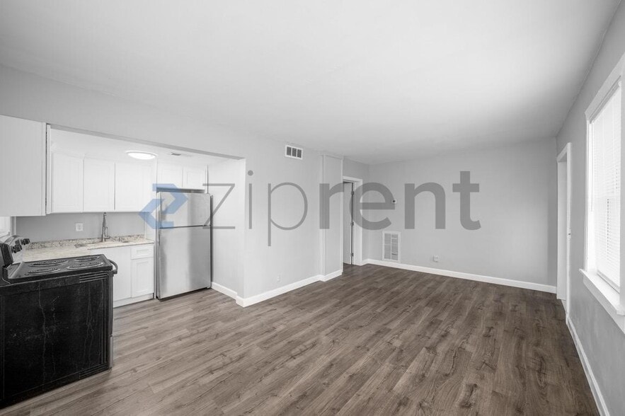 Building Photo - 633 Spring St