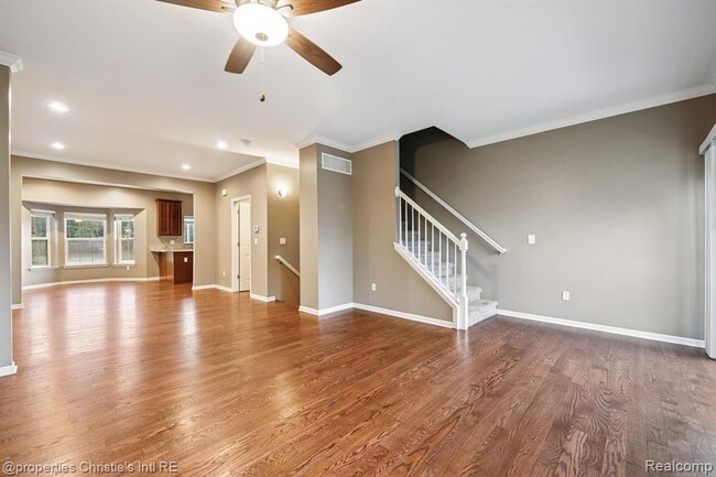 Building Photo - 22051 Parkview Dr