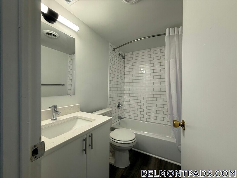 Building Photo - 55 Hill Rd