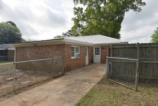 Building Photo - 2613 Oak View St