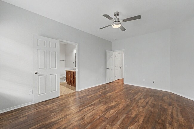 Building Photo - Beautiful 3 Bedroom Home with Hardwood, Tile & Spacious Kitchen