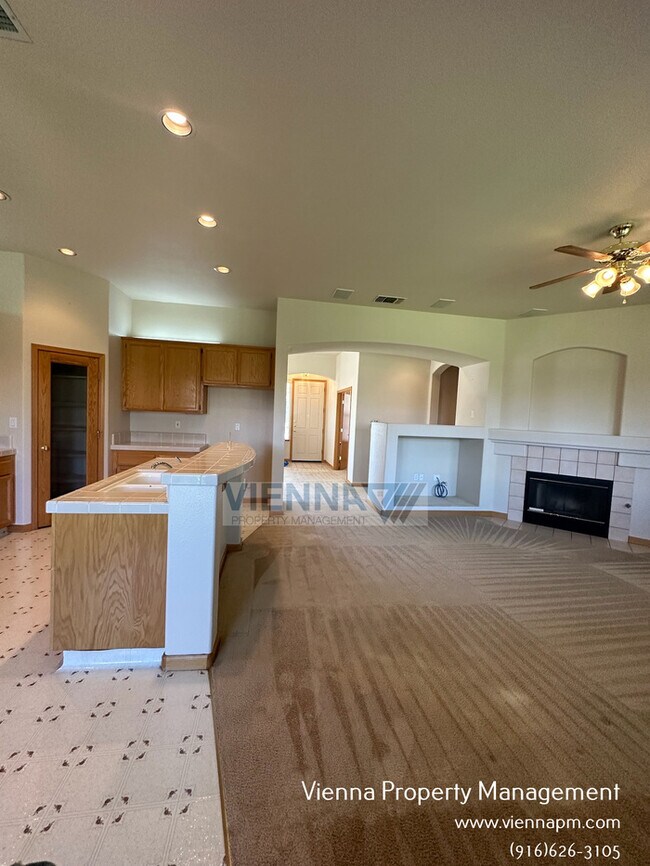 Building Photo - Gorgeous Lincoln Home in Great Neighborhood!