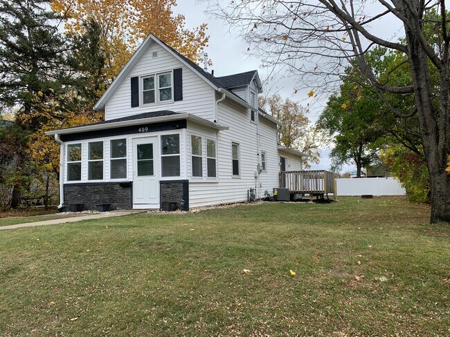 Primary Photo - 409 State St E
