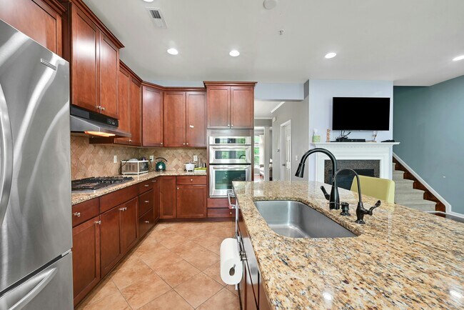 Building Photo - 16 Creekside Ct