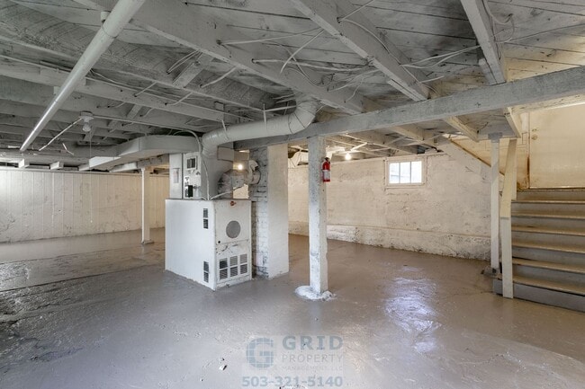 Building Photo - 2 Bedroom Craftsman Home Available - Southeast Portland!