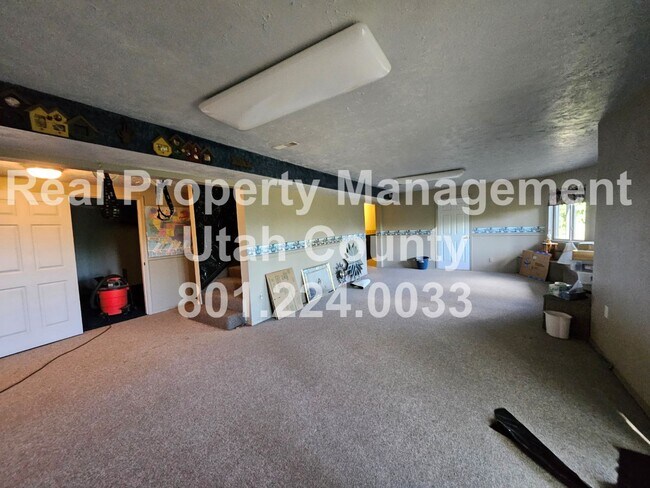 Building Photo - Elk Ridge Home with Unobstructed Valley Views