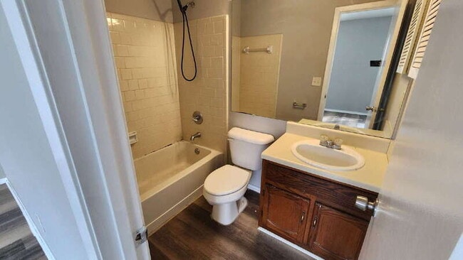 Building Photo - 5703 Wells Cir