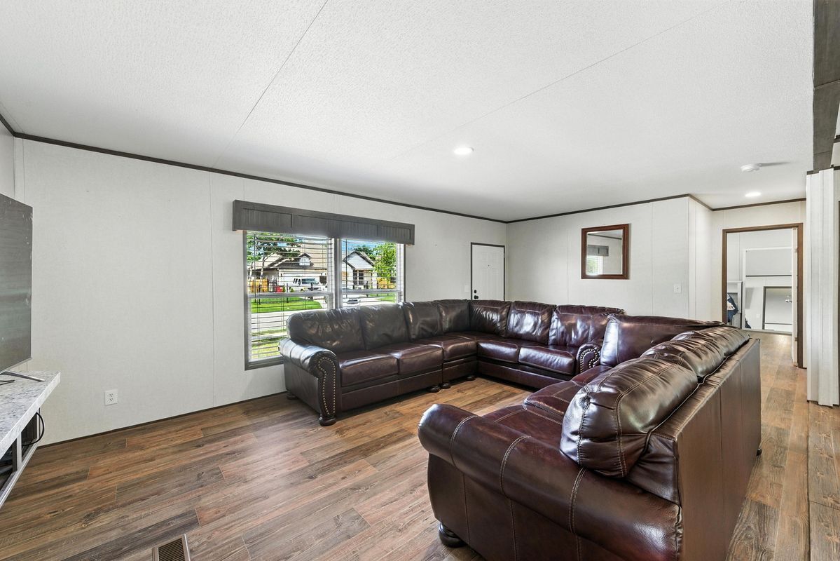 Building Photo - 102 Pink Dahlia Dr