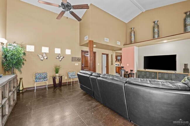 Building Photo - 27 Sunbow Ln