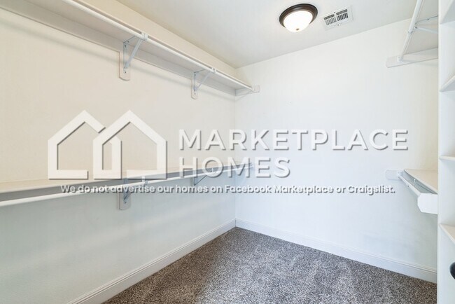 Building Photo - 550 Timber Ridge St