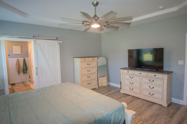 Building Photo - Coming Soon! 3 Bedroom 2.5 Bath - 25 Minutes from Camp Lejeune