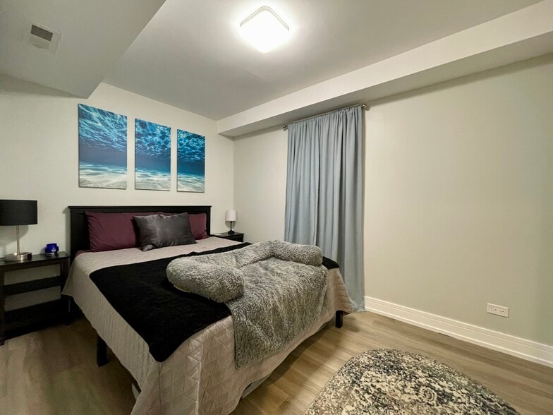 Building Photo - 1725 N Honore St