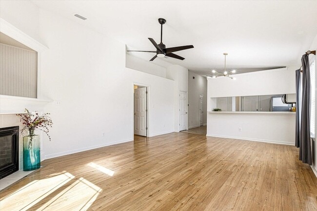 Building Photo - 335 Dreadnaught Ct