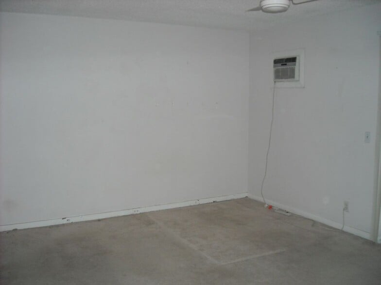 Building Photo - 358 Chatham R