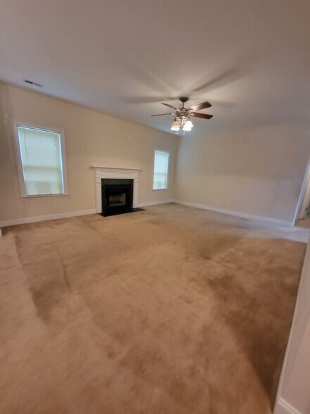 Building Photo - 316 Yorkshire Trce