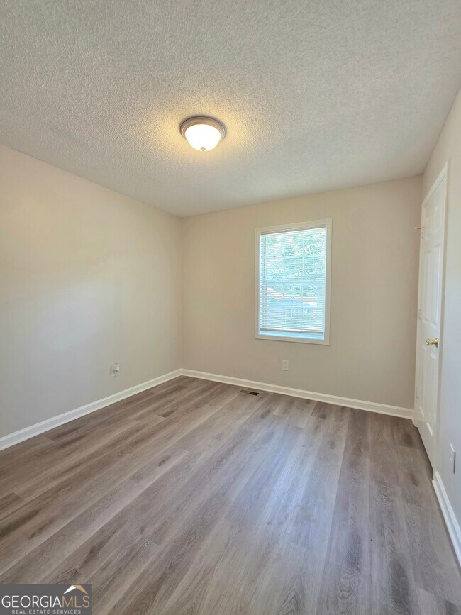 Building Photo - 232 Hampton Dr