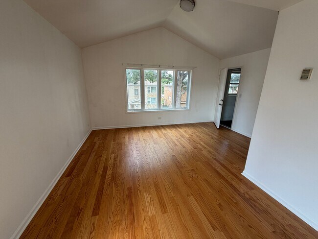 Building Photo - 2833 N Auxplaines St