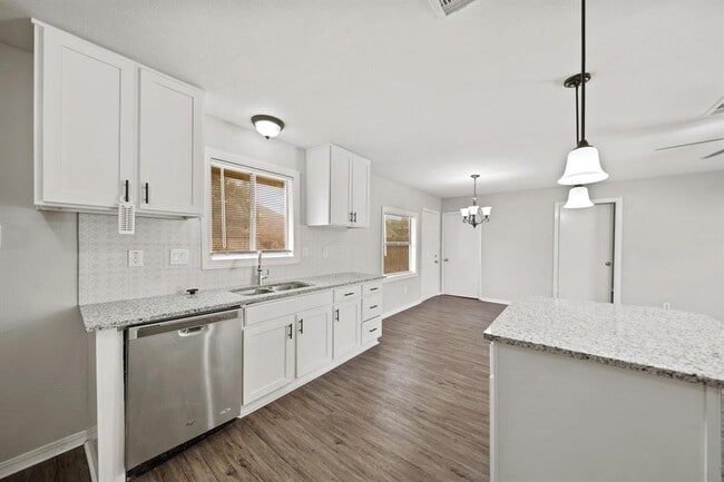 Building Photo - 5210 Balkin St