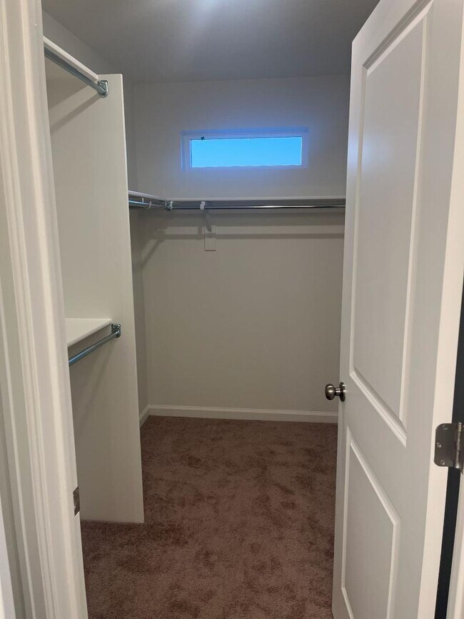 Building Photo - 341 N Colonnade Rd