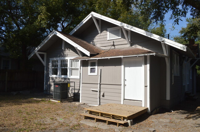 Building Photo - 2536 Phyllis St