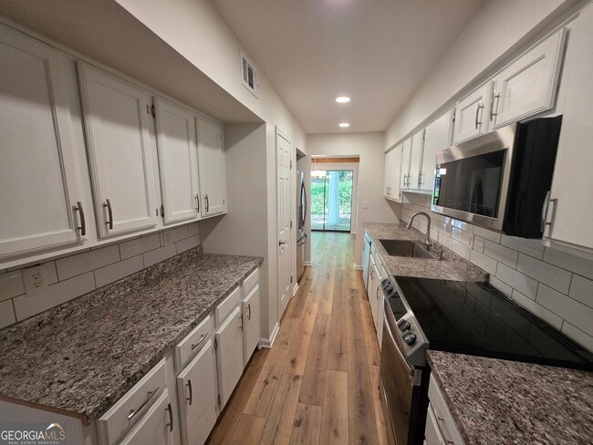 Building Photo - 76 Cobblestone Creek