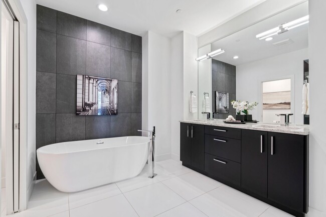 Building Photo - LUX 3BD, 5BA Townhome Near Cherry Creek, C...
