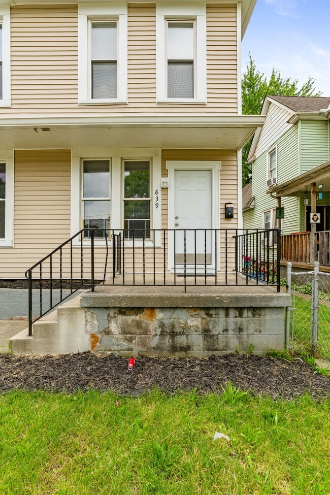Building Photo - 837 Campbell Ave
